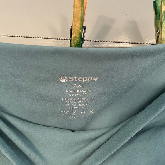 NWT women’s XL yoga pants w/ side pockets - Picture 2 of 3